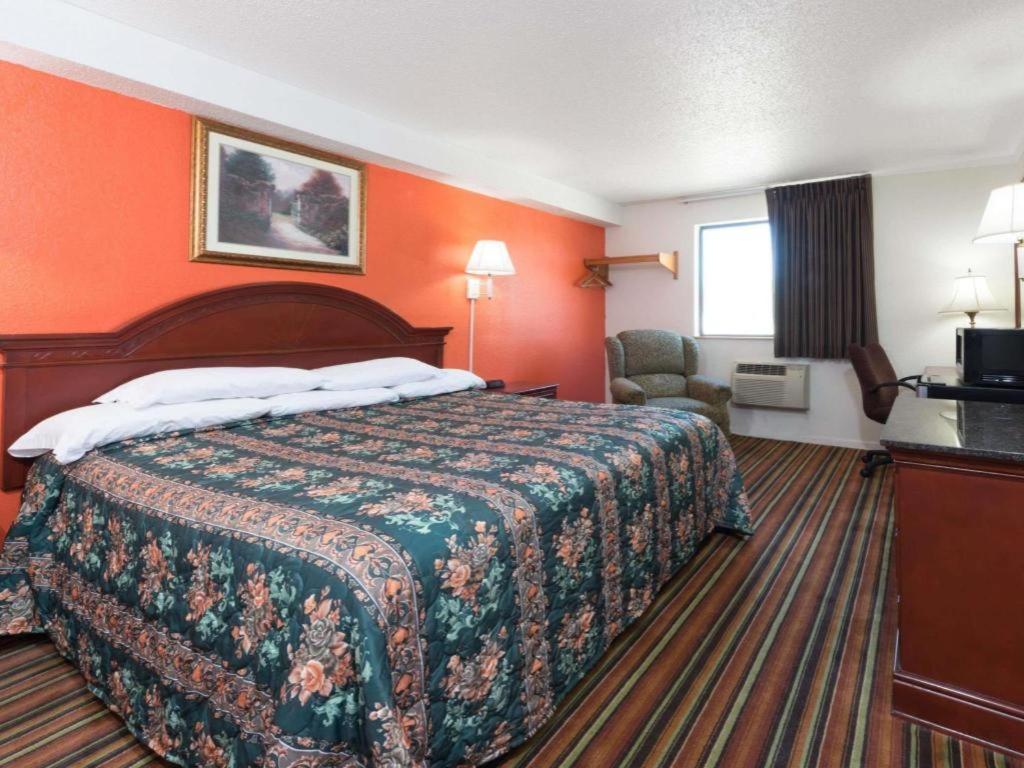 Knights Inn Ferguson Mo Castle Point Εξωτερικό φωτογραφία