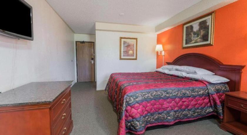 Knights Inn Ferguson Mo Castle Point Εξωτερικό φωτογραφία