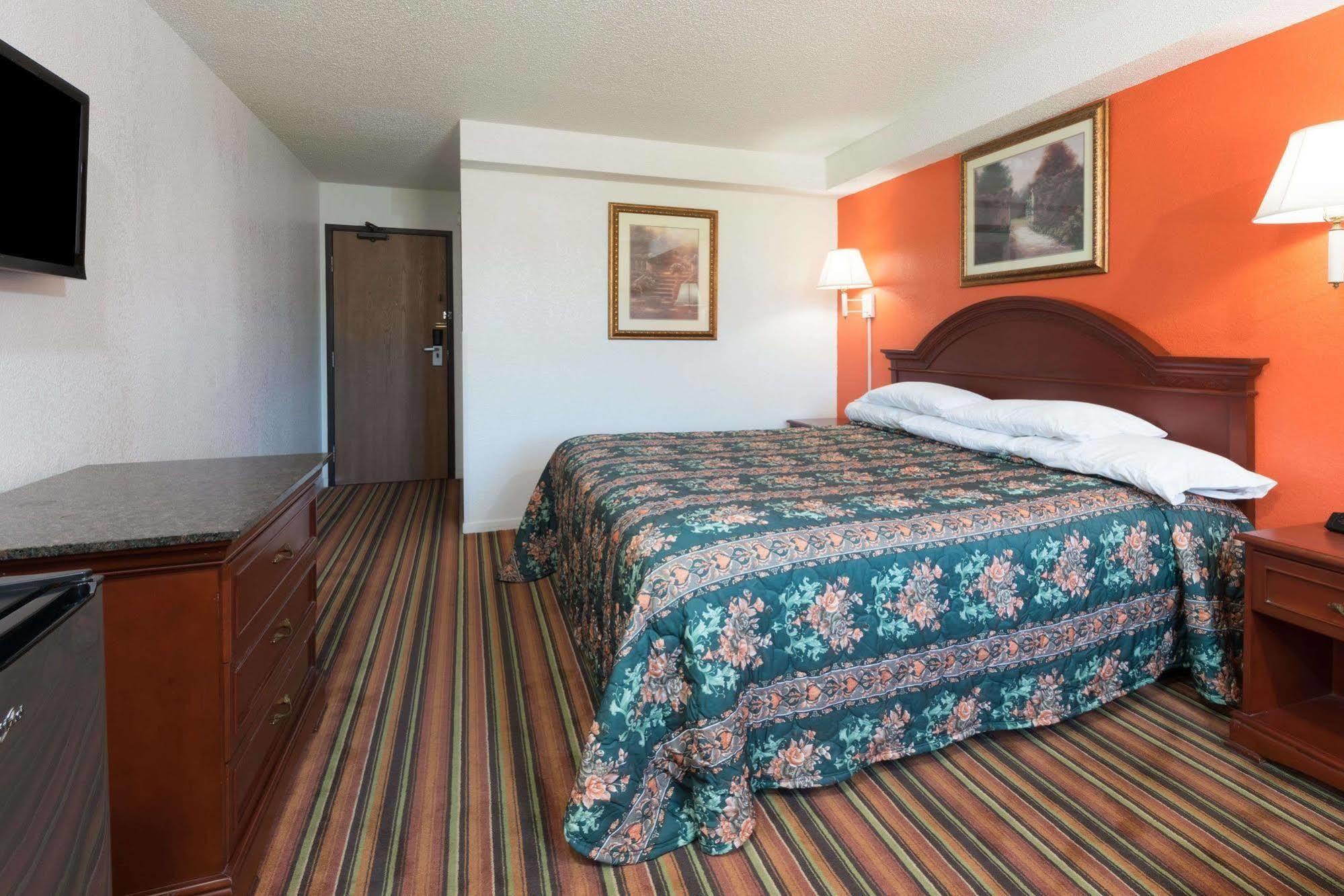 Knights Inn Ferguson Mo Castle Point Εξωτερικό φωτογραφία