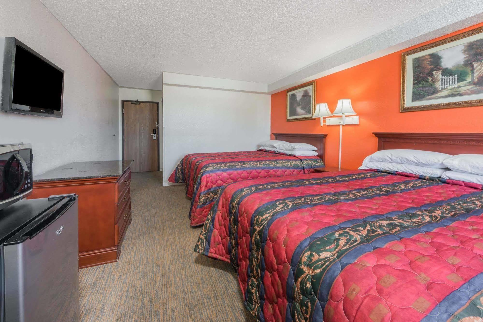 Knights Inn Ferguson Mo Castle Point Εξωτερικό φωτογραφία
