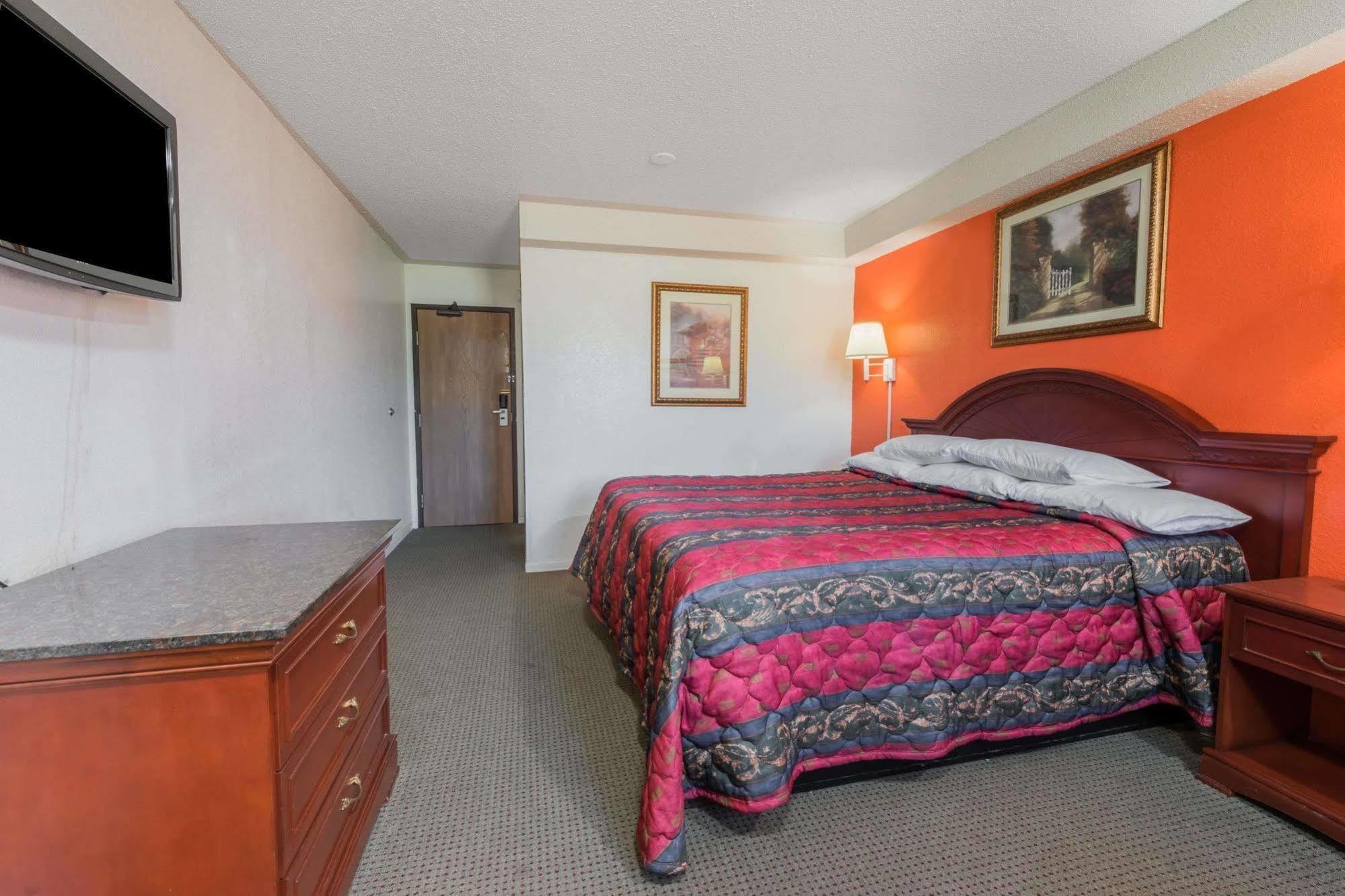 Knights Inn Ferguson Mo Castle Point Εξωτερικό φωτογραφία